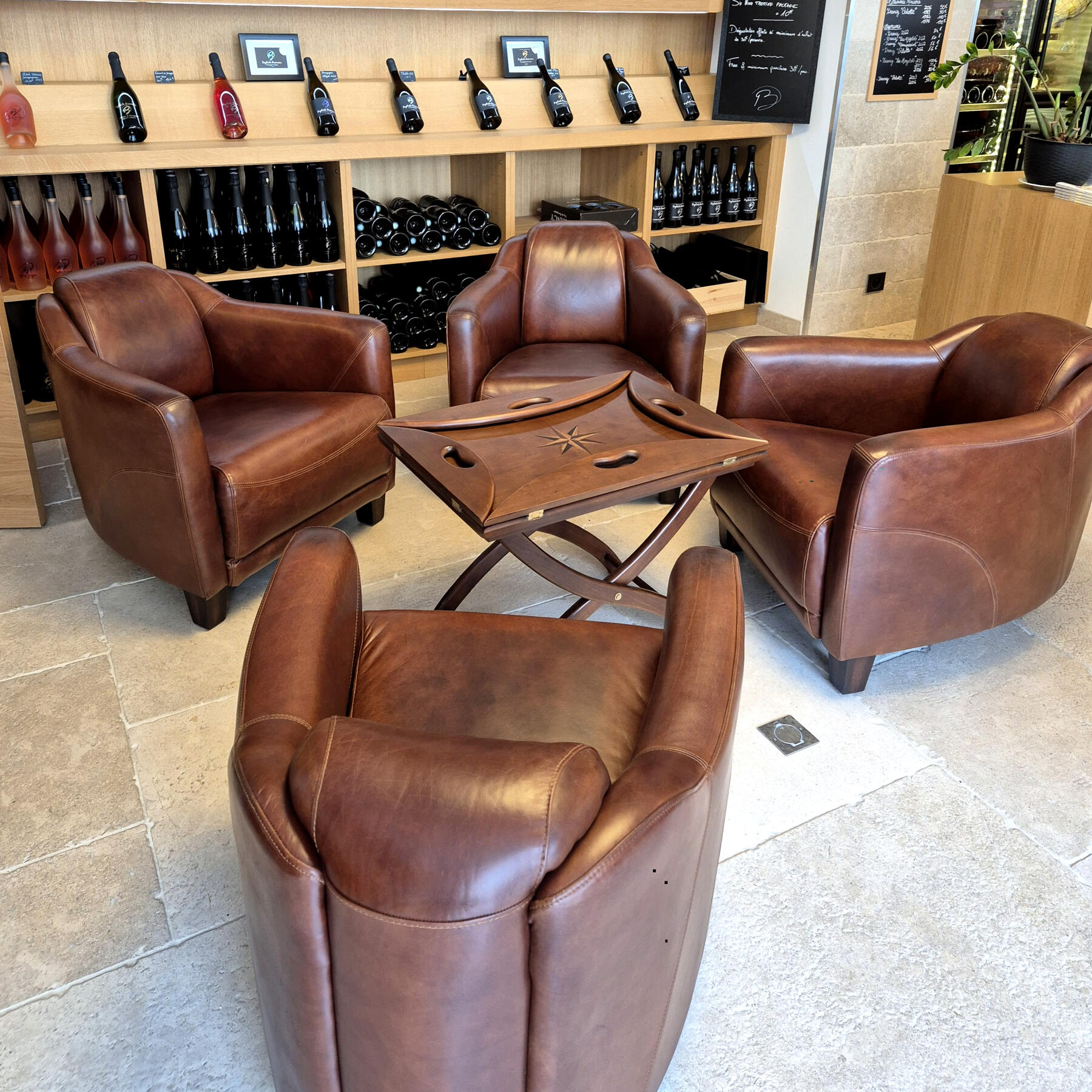 Fauteuils et table de cabine